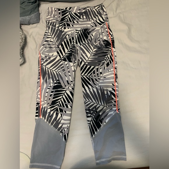 Old navy cropped leggings - Picture 3 of 3